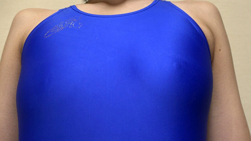 宮崎リン 濡れてテカってピッタリ密着 神競泳水着 可愛い女子の競泳水着姿をじっとりと堪能!着替え盗撮から始まり貧乳から巨乳にパイパン、ハミ毛、ジョリワキ等のフェチ接写やローションソーププレイや競泳水着ぶっかけ等を完全着衣で楽しむAV 4