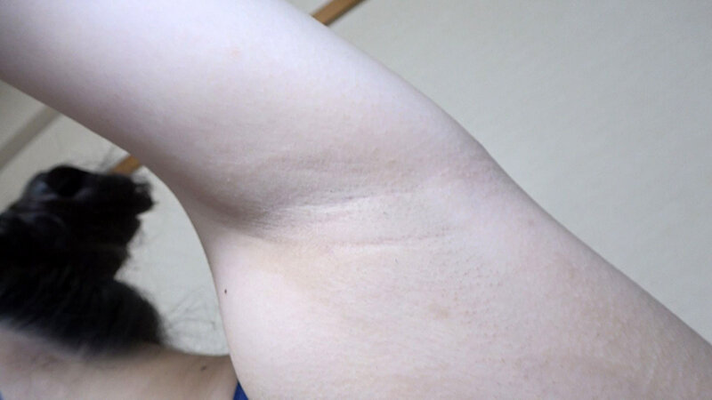 みひな 濡れてテカってピッタリ密着 神スク水 可愛い女子のスクール水着姿をじっとりと堪能！着替え撮影から始まり貧乳から巨乳にパイパン、ハミ毛、ジョリワキ等のフェチ接写やローションソーププレイやスク水ぶっかけ等を完全着衣で楽しむAV 1