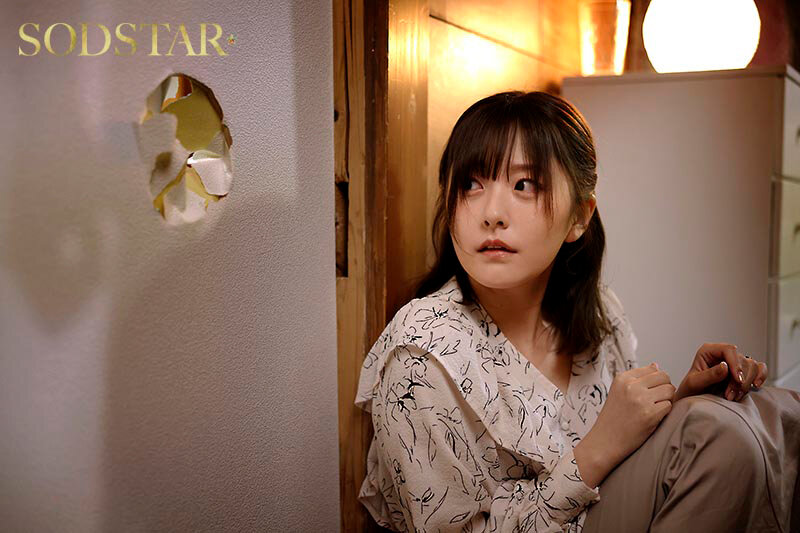 僕の住むアパートの隣室の美人妻は欲求不満だった。夫婦喧嘩で空いた直径10cmの壁穴越しに立ちバックで膣奥を突きまくった密かな不倫関係5日間。 青空ひかり 2