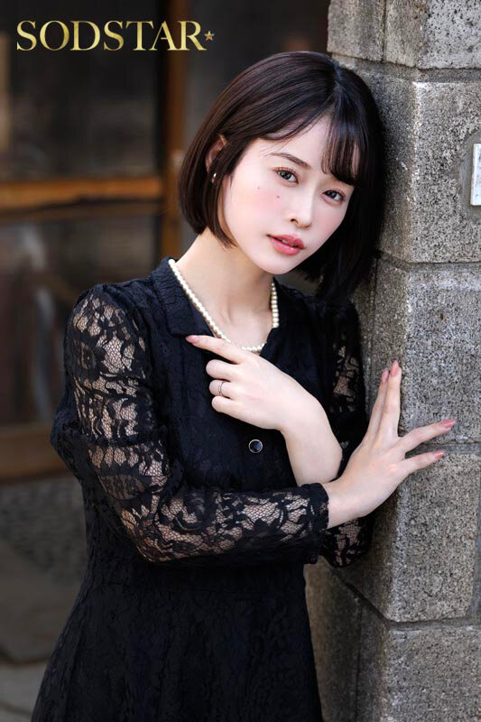 亡くなった旦那一筋で絶対に口説けないと噂の未亡人が配達員にオナニーを見られて、強迫SEX三昧 MINAMO 2