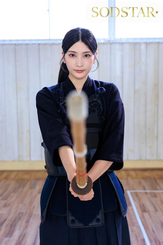 無表情な剣道の女師範 その凛とした佇まいからは想像出来ないほど弟子たちに甘く’チン媚び’目線で何度でもヌイてくれる 本庄鈴 2