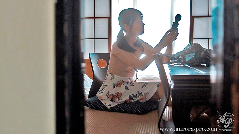 「わたしを孕ませて…おじちゃん…」 膨らみ始めた乳房を叔父達に悪戯されて…淫乱中出し孕ませ懐妊 中年チ〇ポ偏愛女学生 帰省してきた姪っ子の美乳 南見つばさ 1