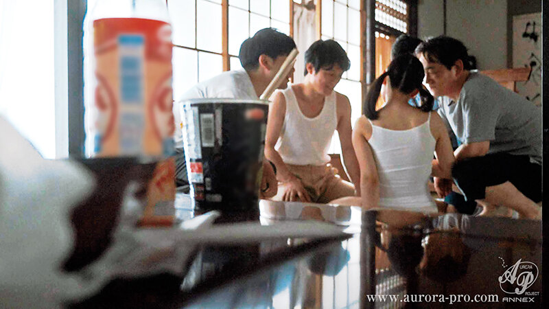 「わたしを孕ませて…おじちゃん…」 膨らみ始めた乳房を叔父達に悪戯されて…淫乱中出し孕ませ懐妊 中年チ〇ポ偏愛女学生 帰省してきた姪っ子の美乳 南見つばさ 4