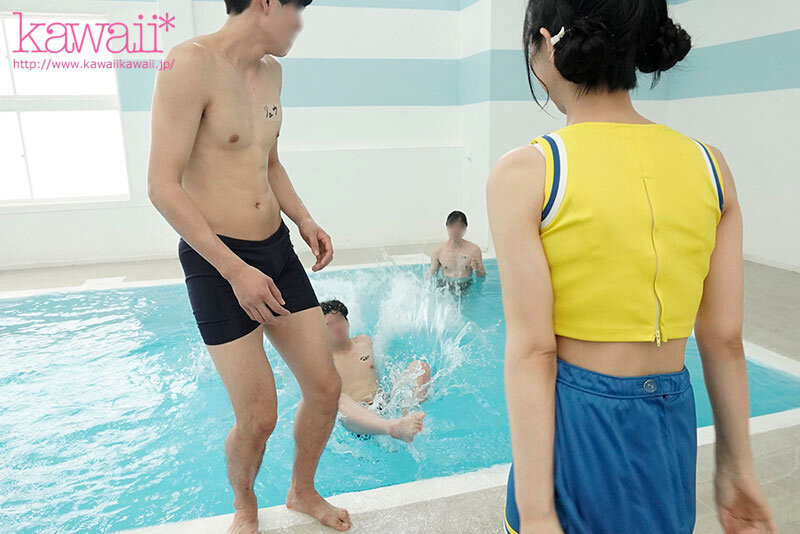 子どもカワイイ童顔女子が童貞クンおち●ぽザーメンを無邪気におま●こで受け止める、合法中出し筆下ろし！ ひなたなつ 4