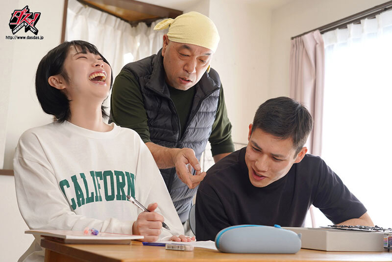 ボーイッシュなくせに身体発達しすぎだろ。無防備に乳肉を見せつける妹に欲情してしまった僕。 桃瀬ひまり 1