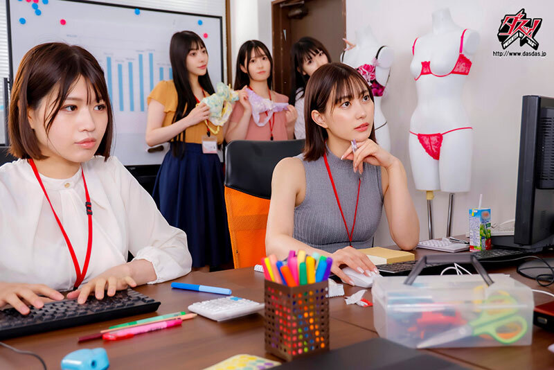 【VR】初8K フリースタイル 没入感特化型VR 下着メーカーに勤務したら、男はボク一人。業務で下着姿の女性社員を触りまくれるけど、性欲オバケの女上司からはセクハラ三昧で精子を搾り取られてます! 美谷朱音 3