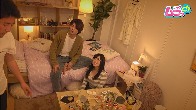 ニンゲン観察 さっきまで友達だったハズなのに勃起チ〇ポには抗えない!イケメンの長~い巨根に理性が壊れる地味っこ隠れ巨乳 1