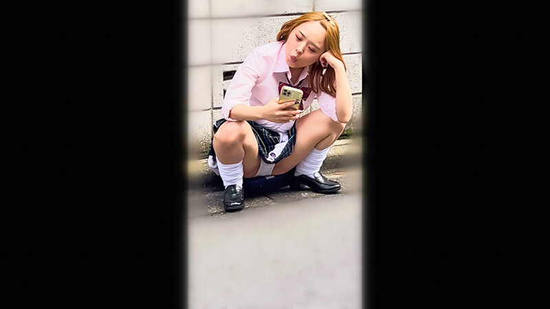 生意気ドSな炉利ギャルがM男を罵倒と責めテクで精子搾り取り調教 チ●コを生挿入させられ罵倒責め限界発射 菊池はる 1