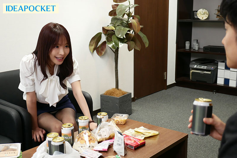 可愛いくてエロい後輩OLをホテルへお持ち帰りしたら…度を越えた≪絶倫女≫で返り討ちにあった。 桃乃木かな 1