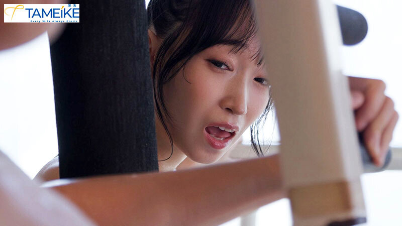 筋肉バリキレ!性欲異常!男の汗と精子の匂いでドスケベ覚醒する肉食妻のエグい程下品な汗だくち○ぽトレーニング 蓮実クレア 2