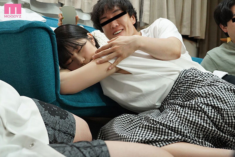 新歓コンパNTR ※胸糞注意 上京したばかりの遠距離恋愛彼女がテニサーの【歓迎コンパ】で1年生を喰いまくってるヤリチン男子に1晩中ハメられイカされていた話 純白彩永 2