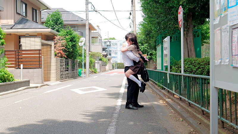 駅弁ピストンから始まった恋心 大人の腕力に抗えず、逃げられない中出しをされてしまった私。あの日を忘れることが出来ず、今では一体化してしまいそうな抱きつき交尾をしています。 日向由奈 3