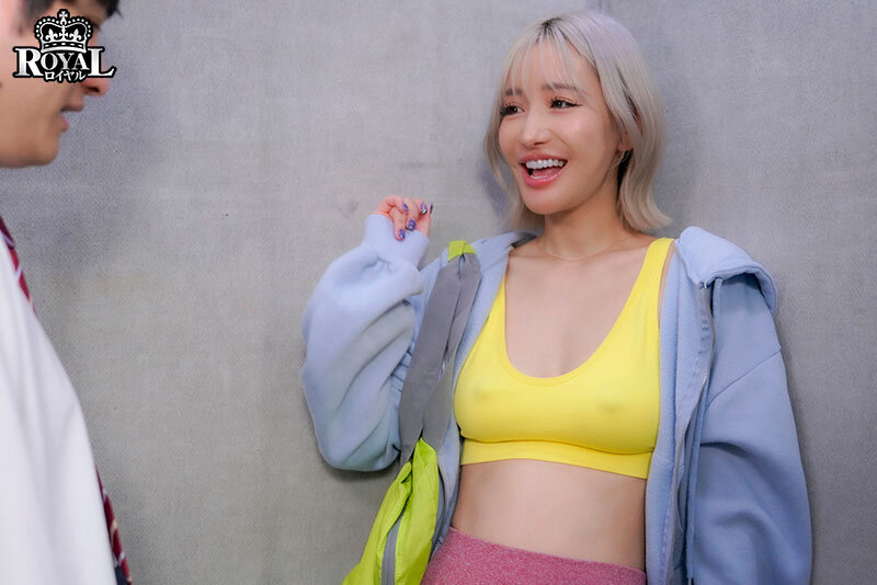 隣人ガチャUR確定演出。隣に引っ越してきたのはノーブラ乳首ポッチの美乳お姉さん。 百永さりな 2