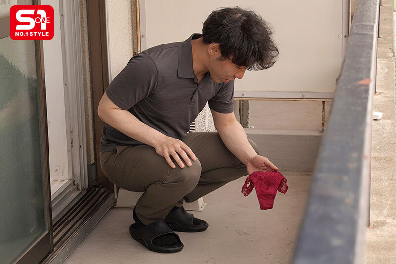 風で飛んできた下着を返しにいくたびに 谷間丸出しで微笑んでくる隣人のLカップお姉さん 鷲尾めい 1