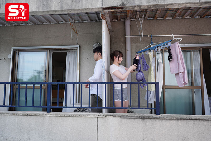 風で飛んできた下着を返しにいくたびに 谷間丸出しで微笑んでくる隣人のLカップお姉さん 鷲尾めい 2