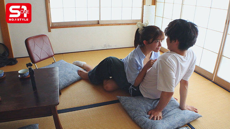 彼女、彼女の妹との温泉旅行で妹の方が二人きりになるたびに甘え密着ボディタッチからのおねだりキッス、 たまらず勃起するとジュボジュボしゃぶり始め暴発寸前チ●ポを色んな体位でハメてきて意のままに大量射精しちゃう恥ずかしい僕。 川越にこ 1