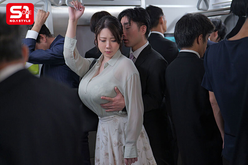 混み合った終電― 酔って緩い感じのOL― 偶然に触れたKカップ― もう我慢できずにメチャクチャ痴●しまくったら…まさかの俺のテクの虜に。 みなみ羽琉 2