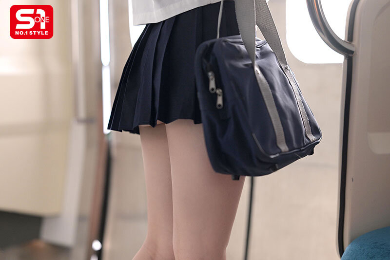 この女子学生、純粋そうに見えて中年教師に恋し、痴●師（他人）にも即沼る。 新木希空 2