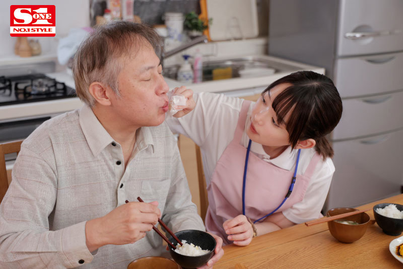 台風直撃で帰宅困難になった童顔の介護士 何度もイカされて快楽堕ちした初老との年の差性交 架乃ゆら 3