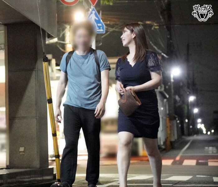 打ち上げ飲み会帰り相部屋NTR 旦那の愚痴を聞いてくれる優しいバイト君(隠れヤリチン)と私(夫は出張中で欲求不満)が中出しセックスしまくった夜 翔田千里 3