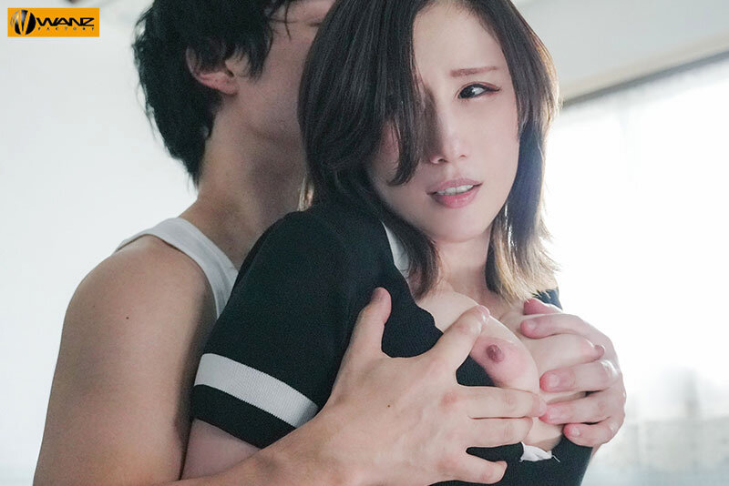 「僕のジュリア様に彼氏が出来たなんて…」隣に住むバツイチおばさんに恋焦がれた10年分の片思いが爆発する異常性欲青年がゴミ部屋で監禁求愛 怯える彼女を媚薬でキメセク調教して汗だく孕ませ同棲交尾しまくった JULIA 1