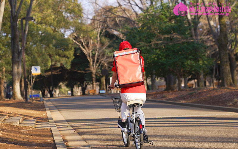 巷でウワサの人妻出張感 男を惑わす肉感完熟デリバリー デカ尻ピタパン溢れ出るフェロモン!推しに弱いむちふわGカップ妻の秘密アルバイト 若宮穂乃 5